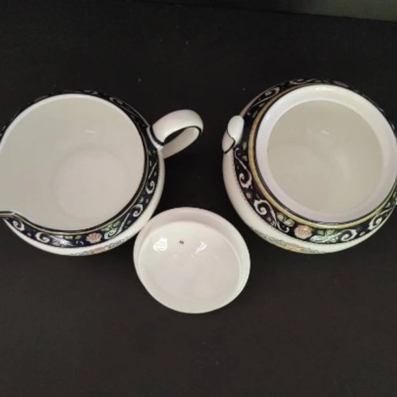 Wedgwood Runnymede Creamer and Covered Sugar Bowl w4472 circa 1978 to 1998 - Picture 4 of 5